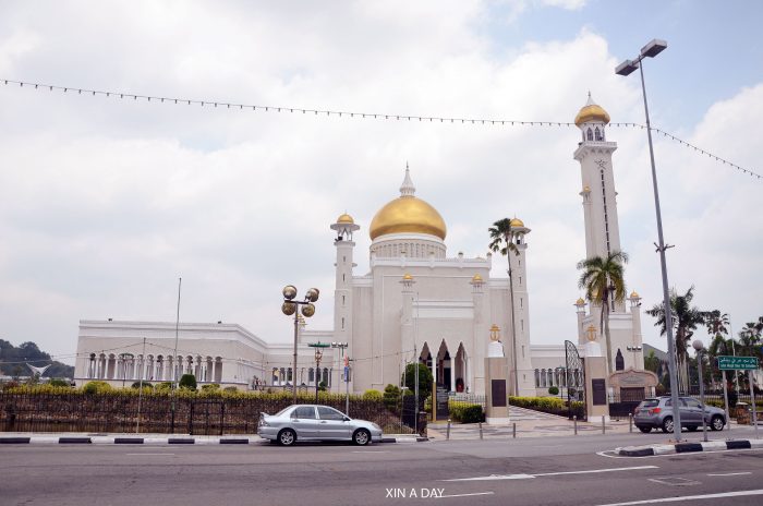 奥马尔·阿里·赛义夫丁苏丹清真寺 (Masjid Omar Ali Saifuddien) 